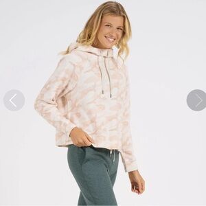 Vuori Blush Beach Camo Hooded Pullover